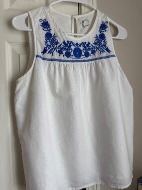 JCREW SLEEVELESS BLUE EMBROIDERED BLOUSE ON WHITE COTTON